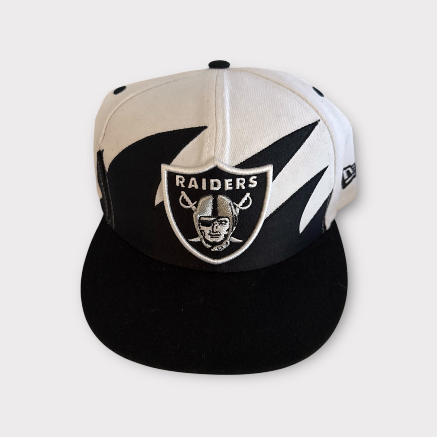 New Era Las Vegas Raiders Sharktooth Snapback Hat – NFL Football Cap (One Size)